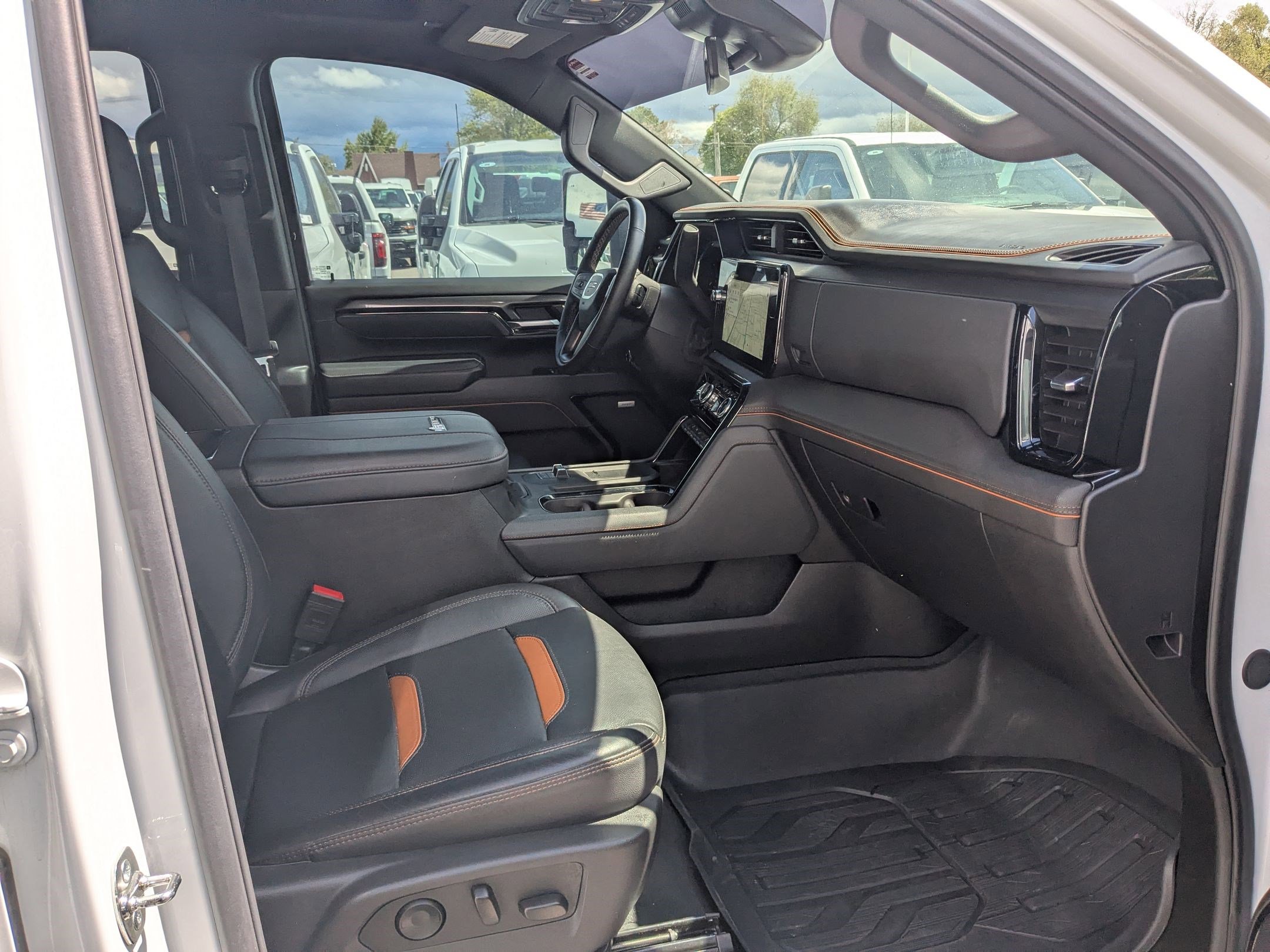 Used 2025 GMC Sierra 3500 AT4 w/ AT4 Preferred Package AWD/4WD image 36