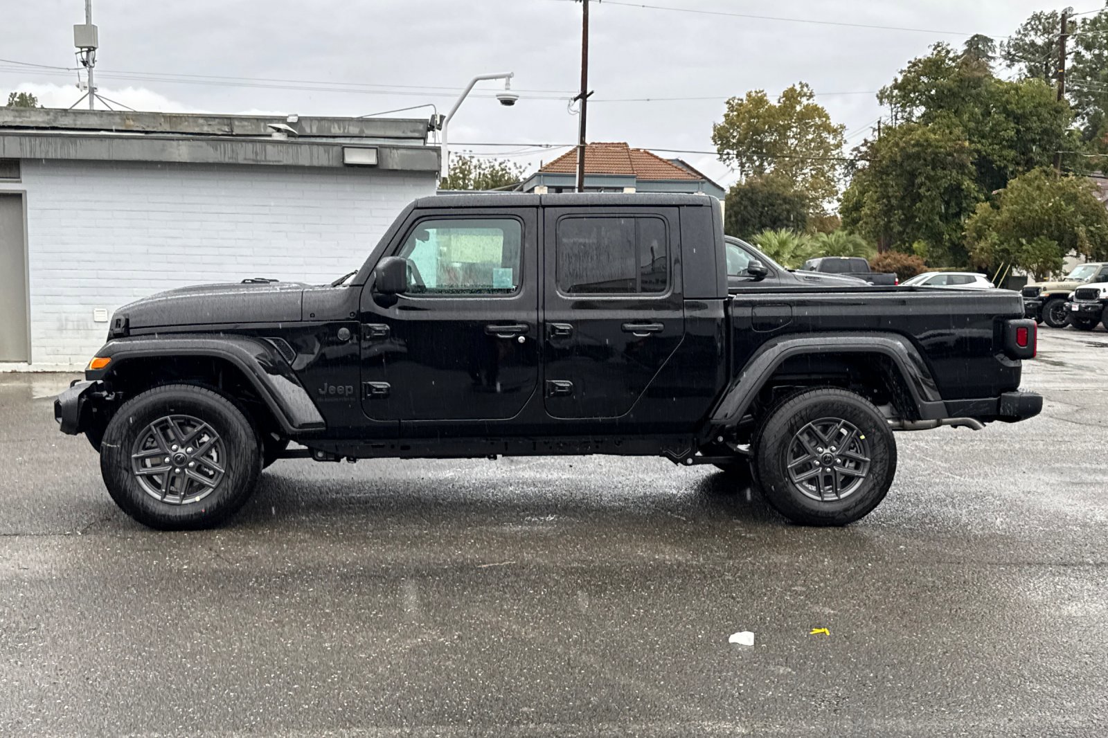 New 2025 Jeep Gladiator Sport image 6