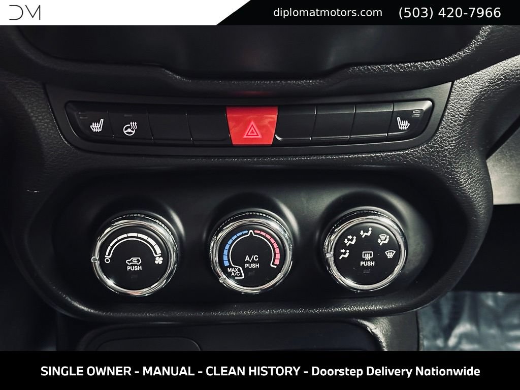 Used 2015 Jeep Renegade Latitude w/ Cold Weather Group II AWD/4WD image 37