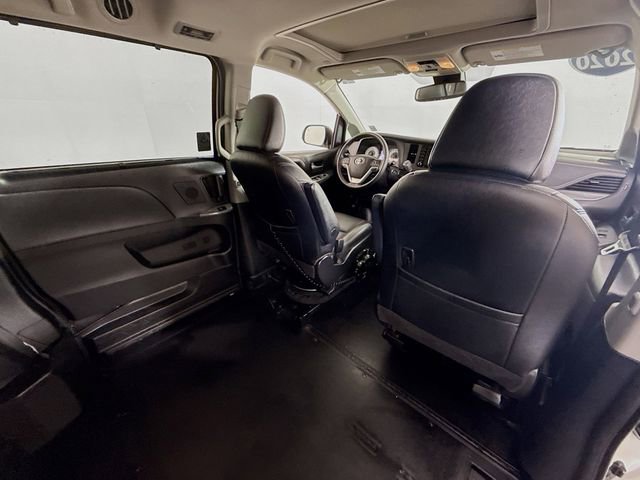 Used 2020 Toyota Sienna SE w/ SE Preferred Package FWD image 28