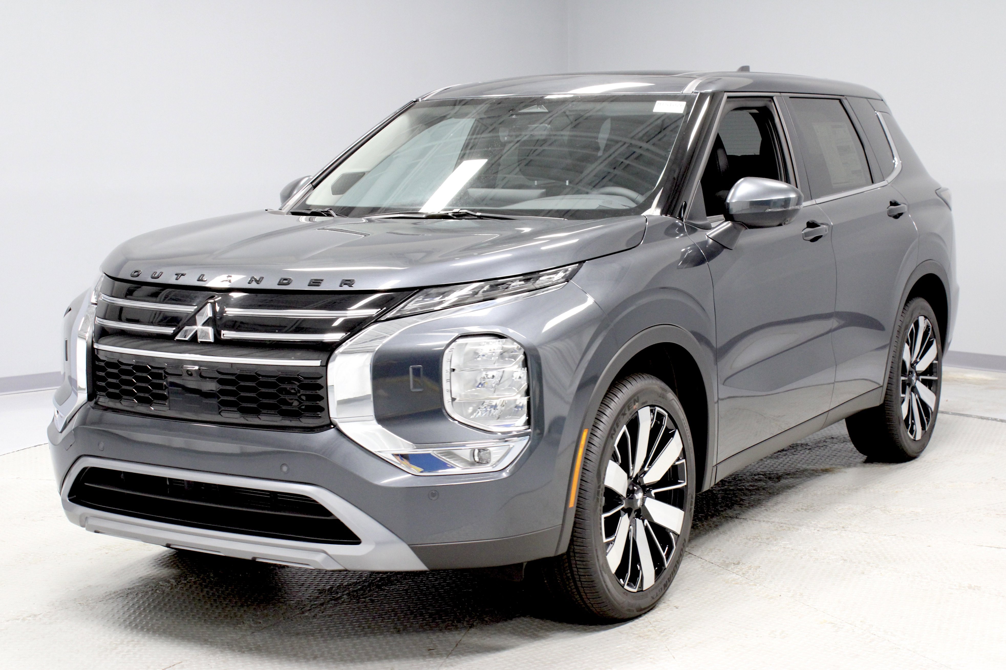 New 2025 Mitsubishi Outlander SE image 5