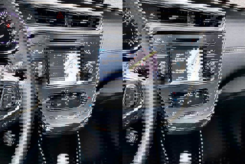 Used 2017 Toyota Avalon XLE Premium image 5