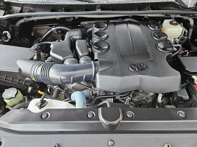 Used 2018 Toyota 4Runner SR5 AWD/4WD image 23