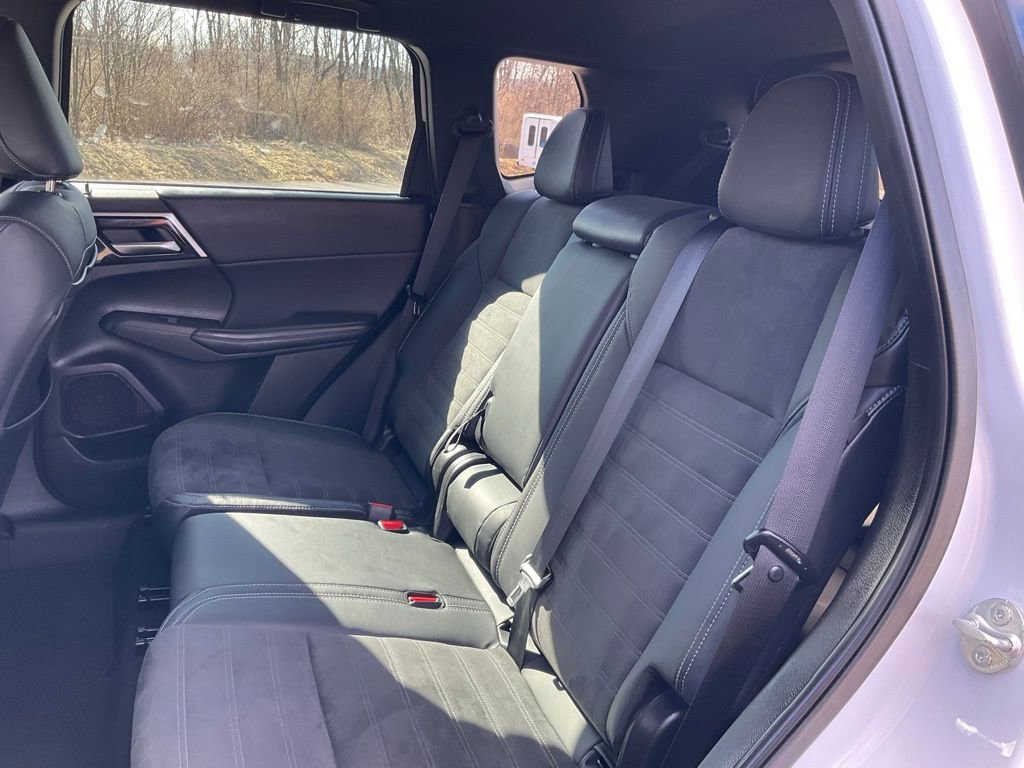 Used 2023 Mitsubishi Outlander SE Black Edition image 18