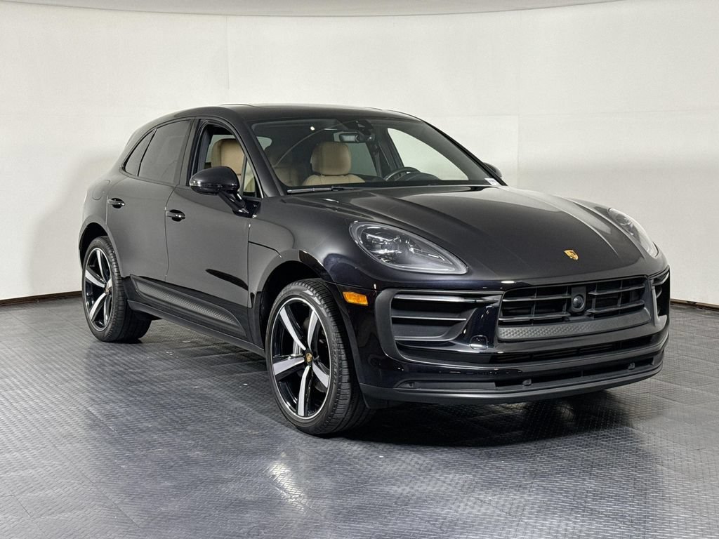Certified 2024 Porsche Macan AWD/4WD image 9