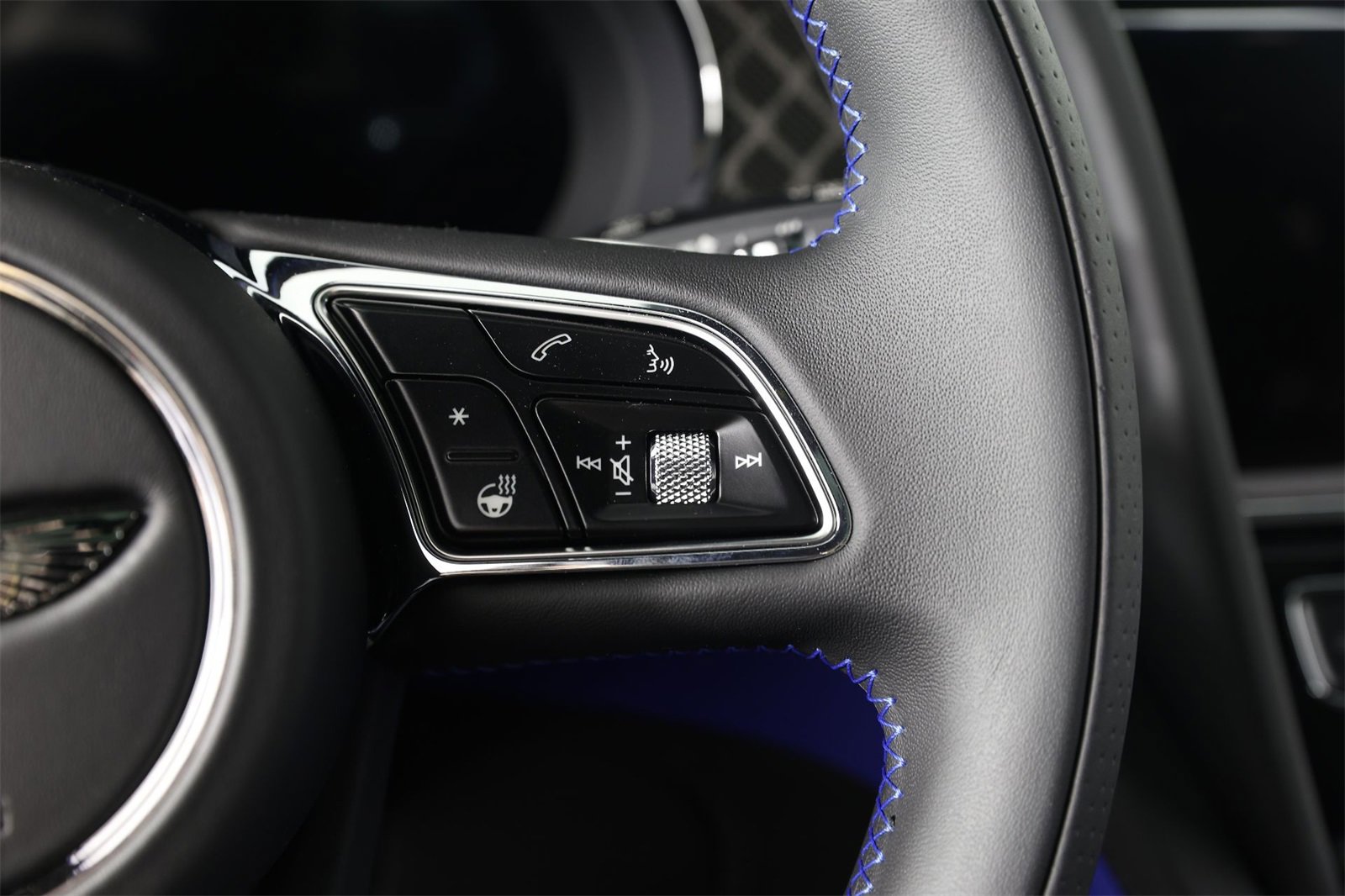 New 2025 Bentley Bentayga image 22