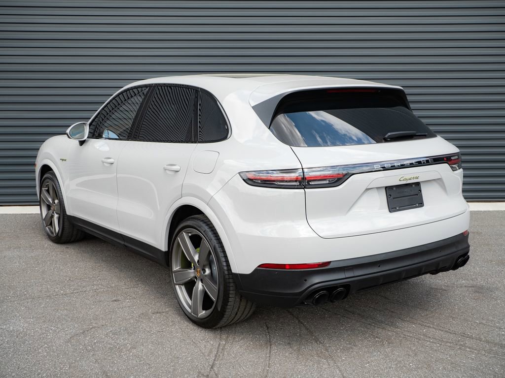 Certified 2023 Porsche Cayenne Platinum Edition image 3