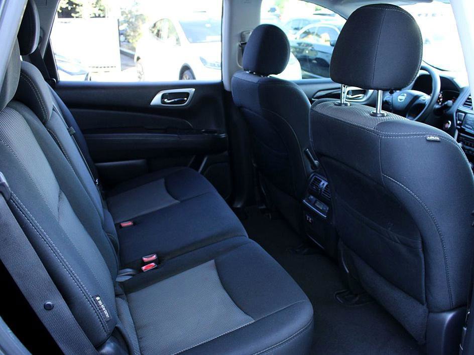 Used 2019 Nissan Pathfinder S image 20