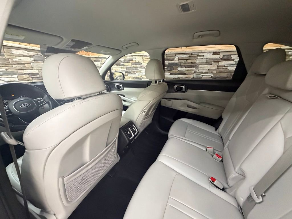 Used 2021 Kia Sorento S image 26