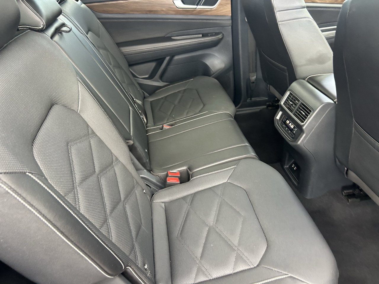 Used 2025 Volkswagen Atlas SE AWD/4WD image 14