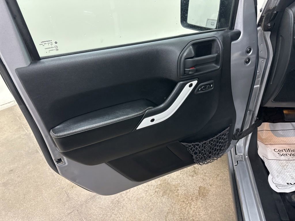 Used 2014 Jeep Wrangler Unlimited Sahara AWD/4WD image 32