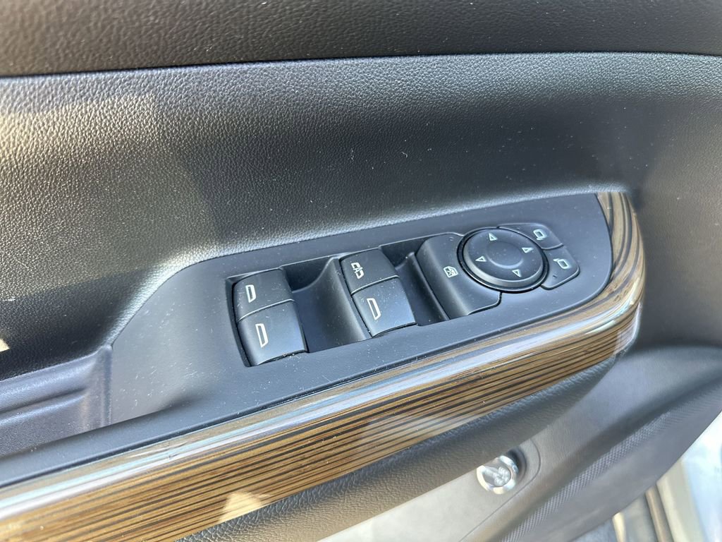 Used 2023 GMC Acadia SLE w/ Driver Convenience Package image 13