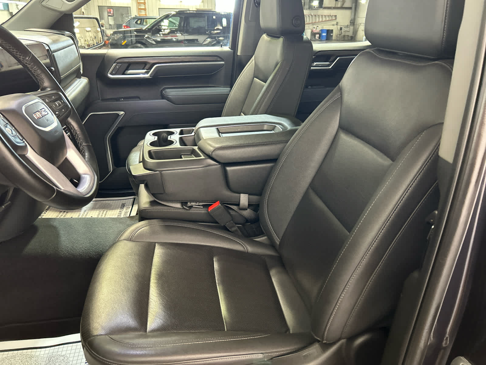Used 2025 GMC Sierra 1500 SLT AWD/4WD image 10