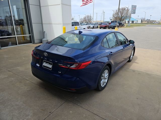 Used 2025 Toyota Camry LE image 5