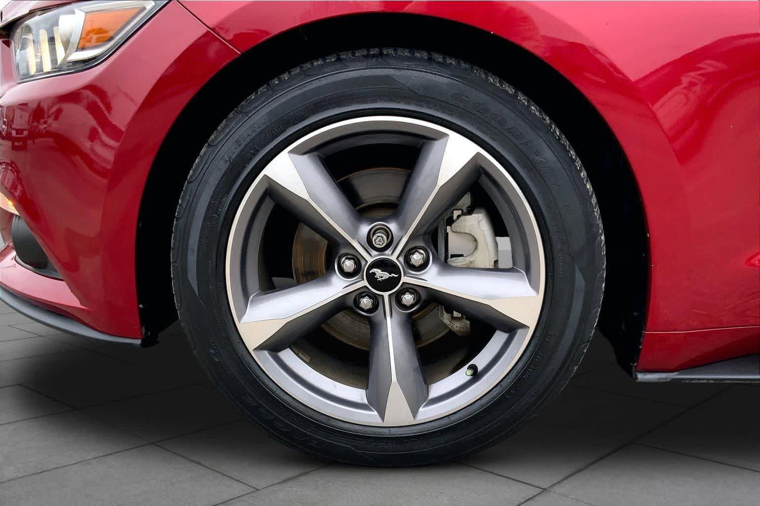 Used 2017 Ford Mustang Coupe RWD image 9