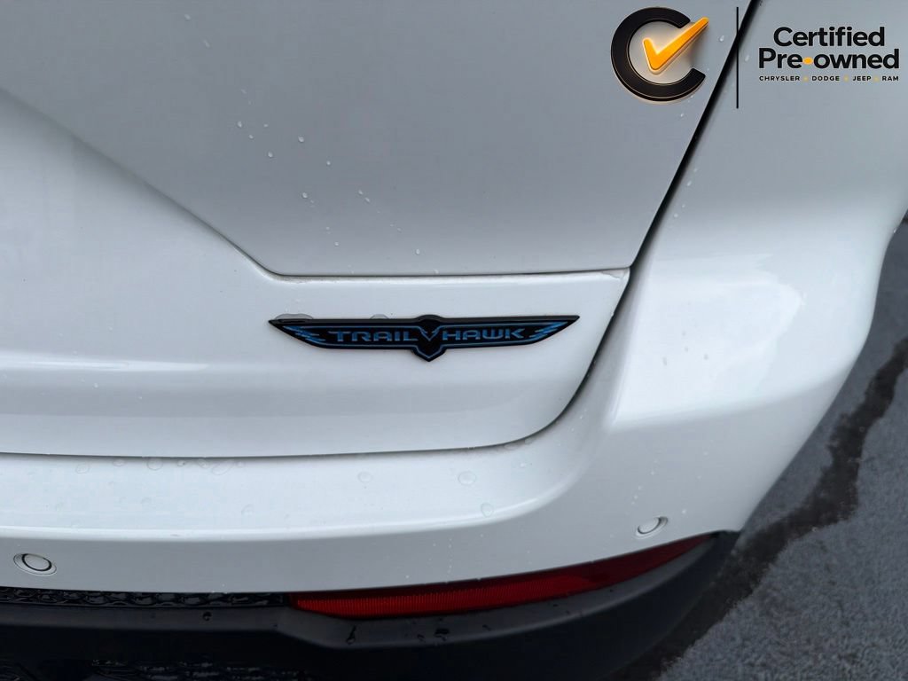 Certified 2022 Jeep Grand Cherokee Trailhawk w/ Advanced Protech Group II AWD/4WD image 11