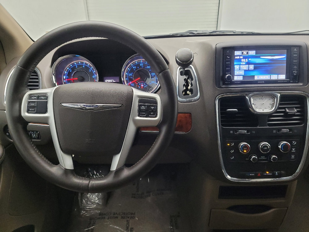 Used 2015 Chrysler Town & Country LX image 22