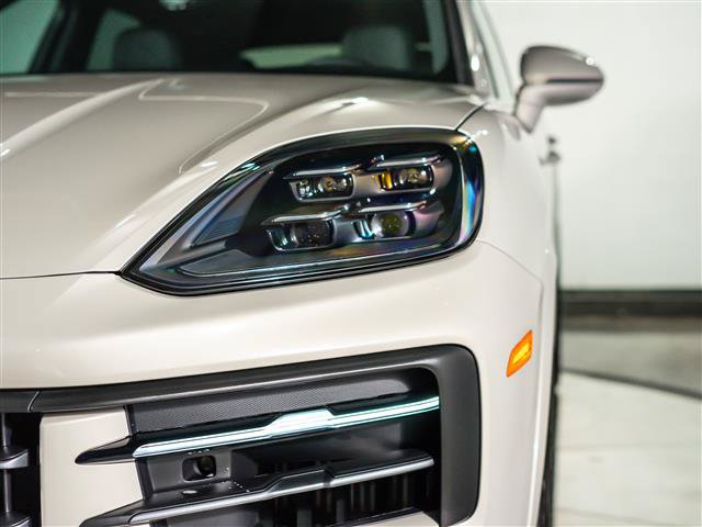 Certified 2026 Porsche Cayenne AWD/4WD image 11