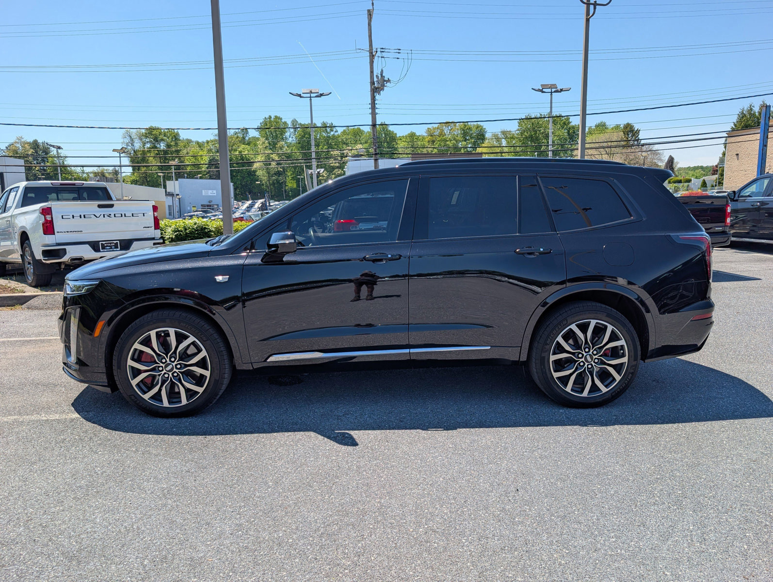 Used 2023 Cadillac XT6 Sport w/ Technology Package AWD/4WD image 2