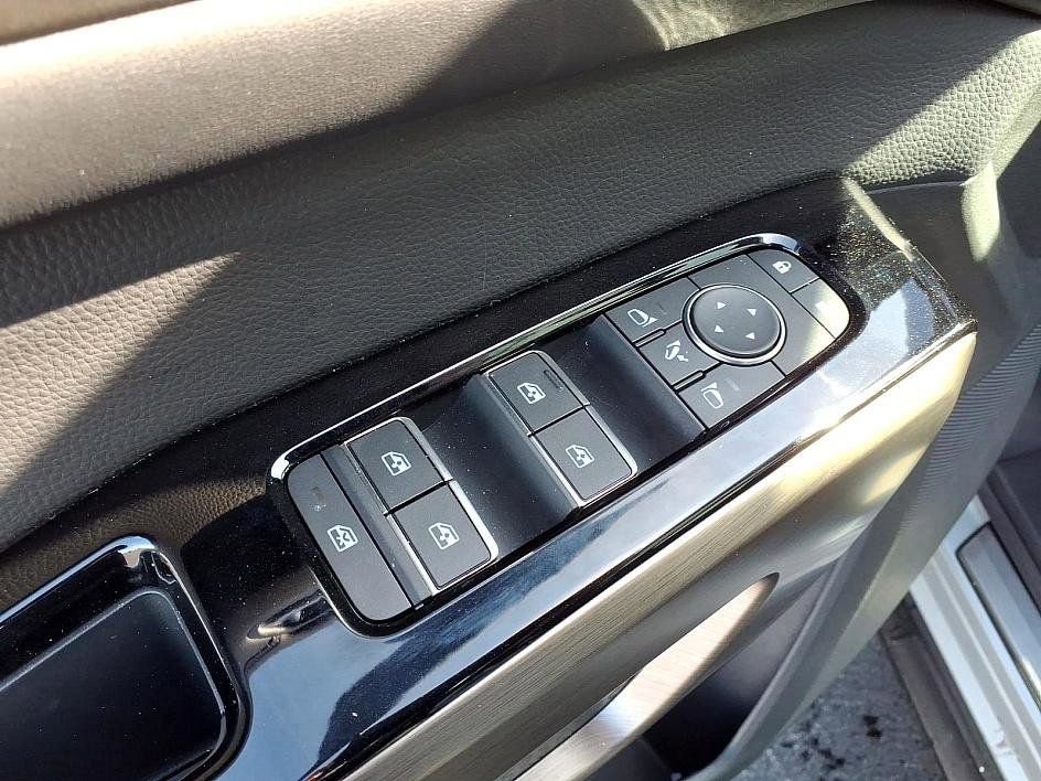 Used 2025 Nissan Pathfinder Platinum w/ Lighting Package (N92) image 12