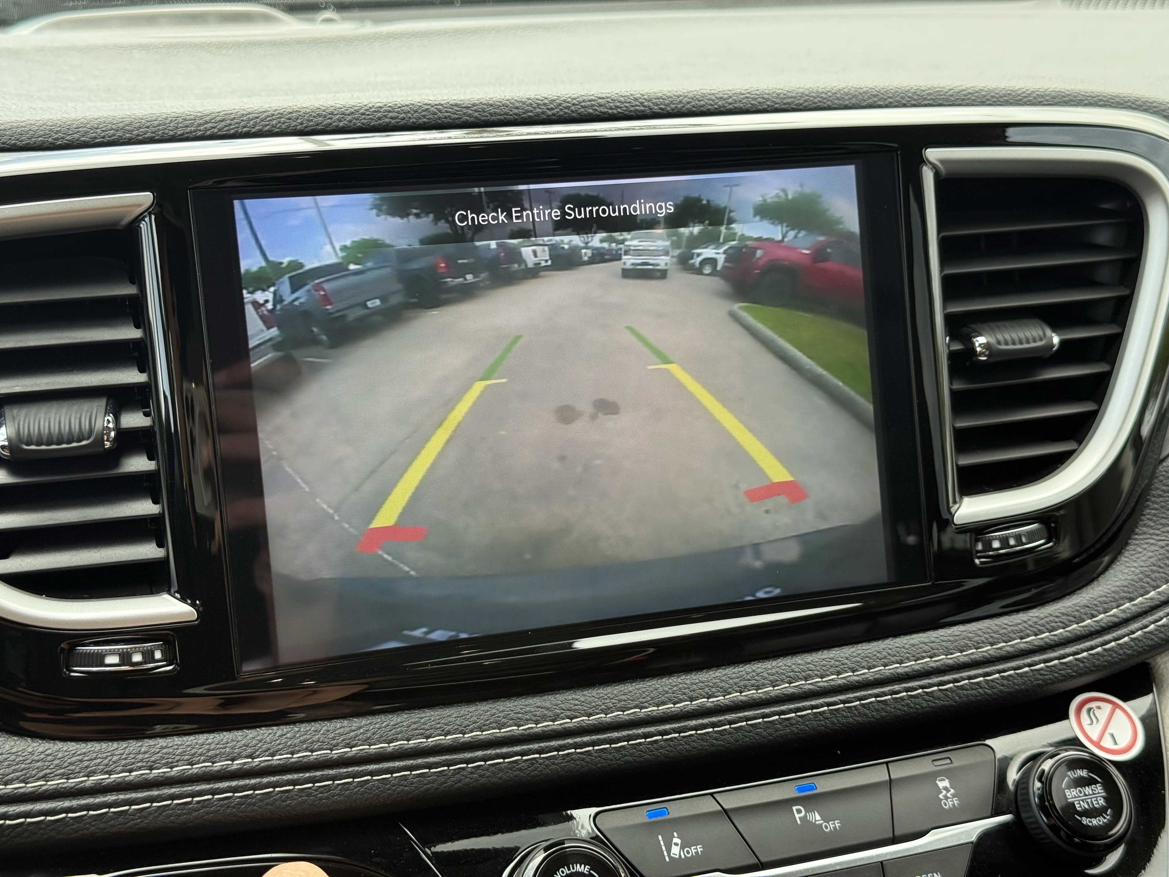 Used 2023 Chrysler Pacifica Touring-L image 8