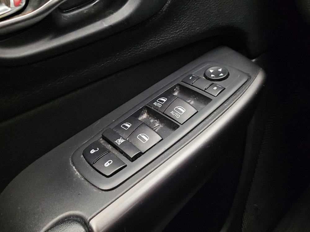 Used 2020 Jeep Cherokee Latitude Plus FWD image 27