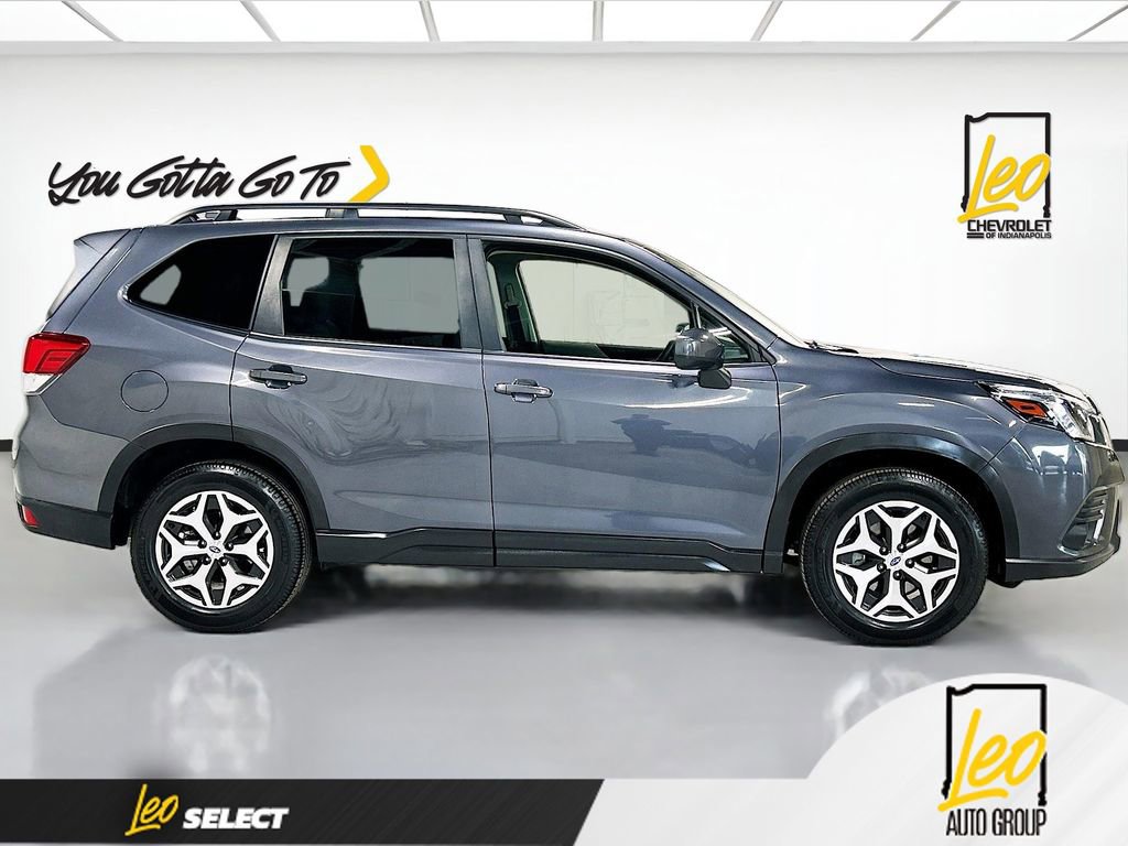 Used 2023 Subaru Forester Premium image 4