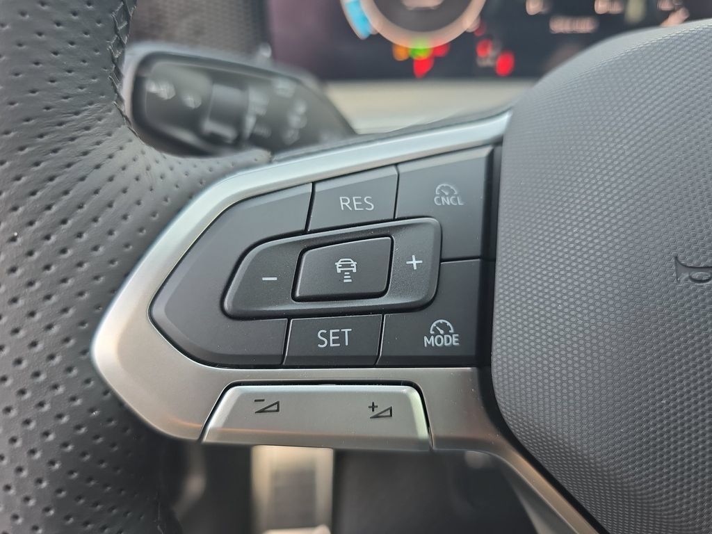 New 2026 Volkswagen Tiguan SE R-Line AWD/4WD image 14
