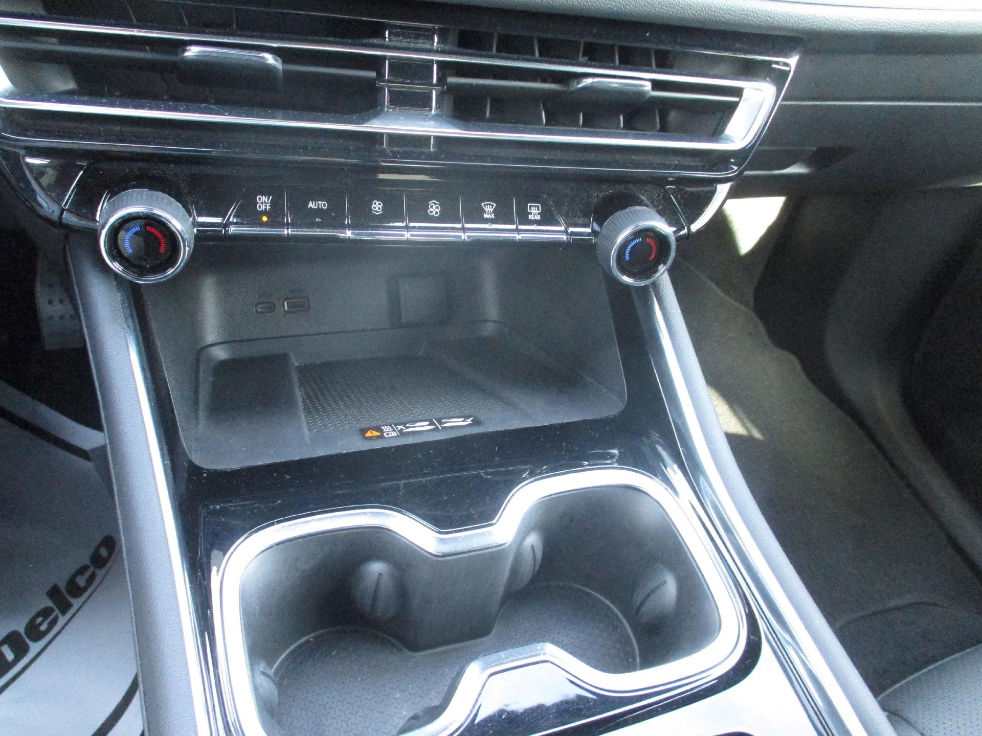 Used 2025 Chevrolet Traverse LT image 14