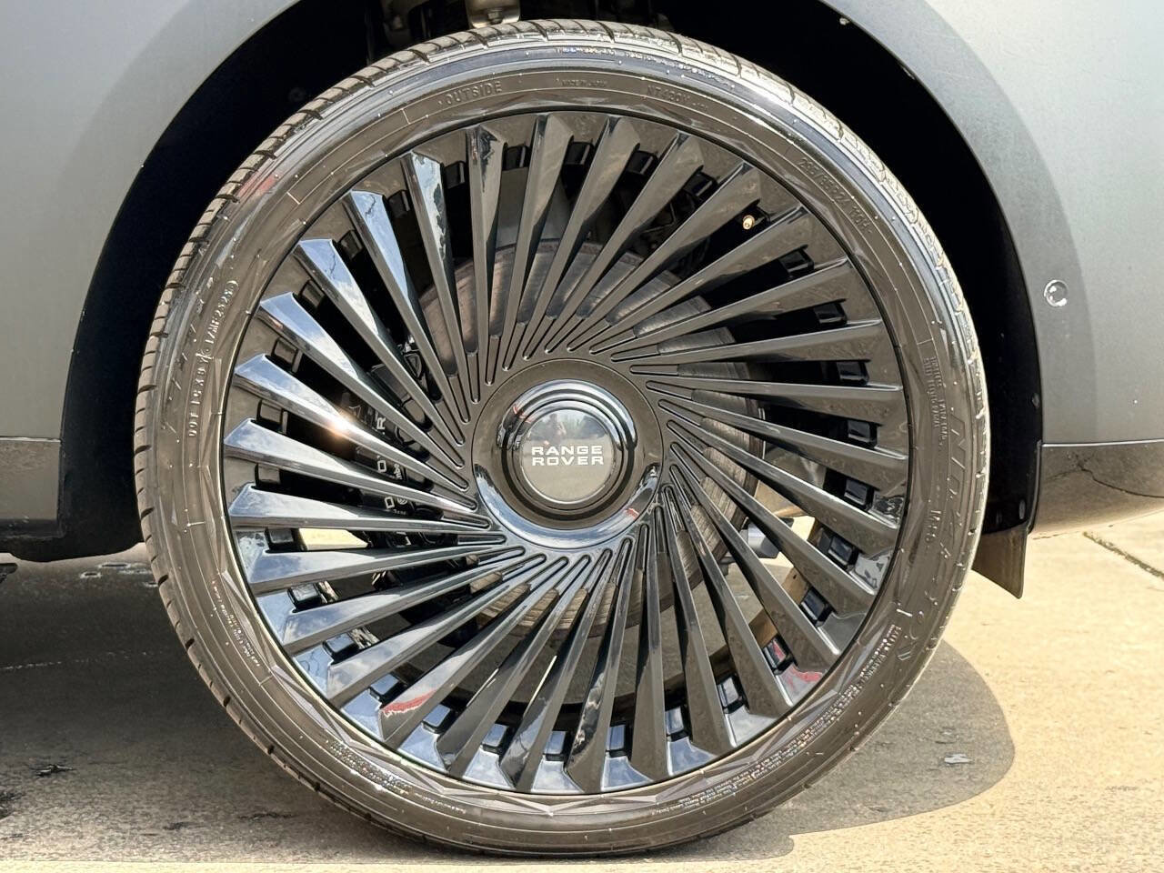 Used 2022 Land Rover Range Rover Long Wheelbase SE image 13
