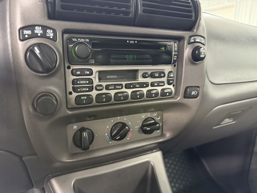 Used 2001 Ford Explorer Sport Trac 4x4 image 17