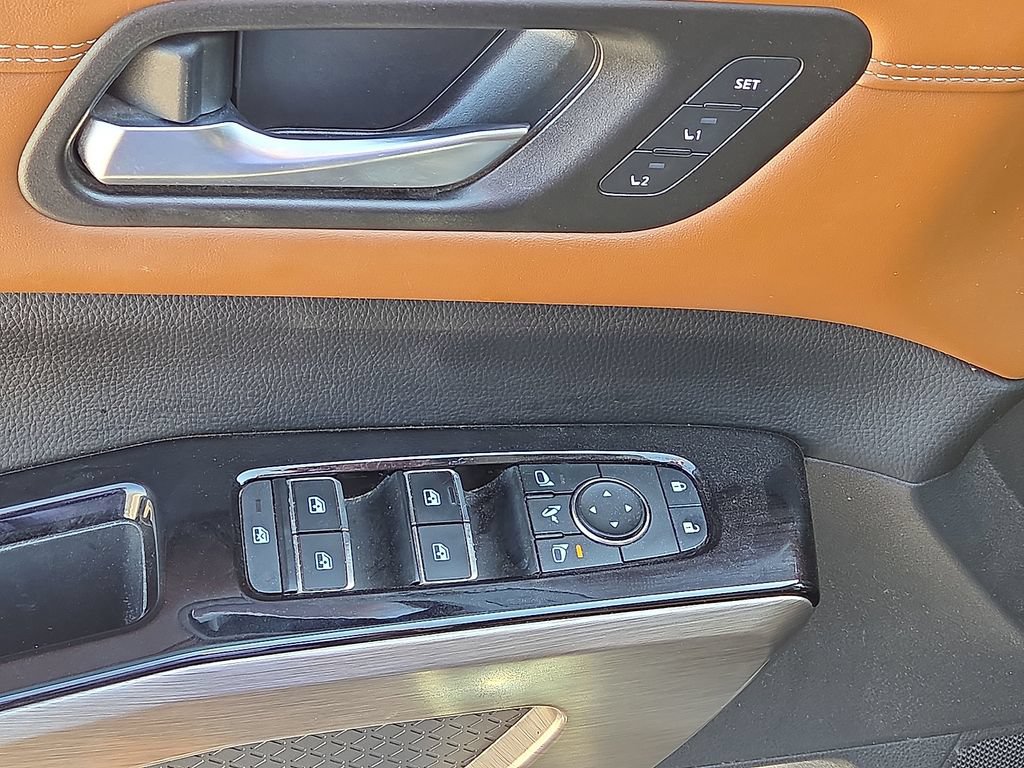 Used 2022 Nissan Pathfinder Platinum w/ Cargo Package FWD image 22