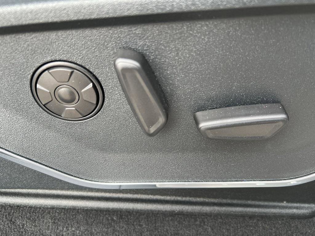 Used 2025 Ford F350 Platinum image 27