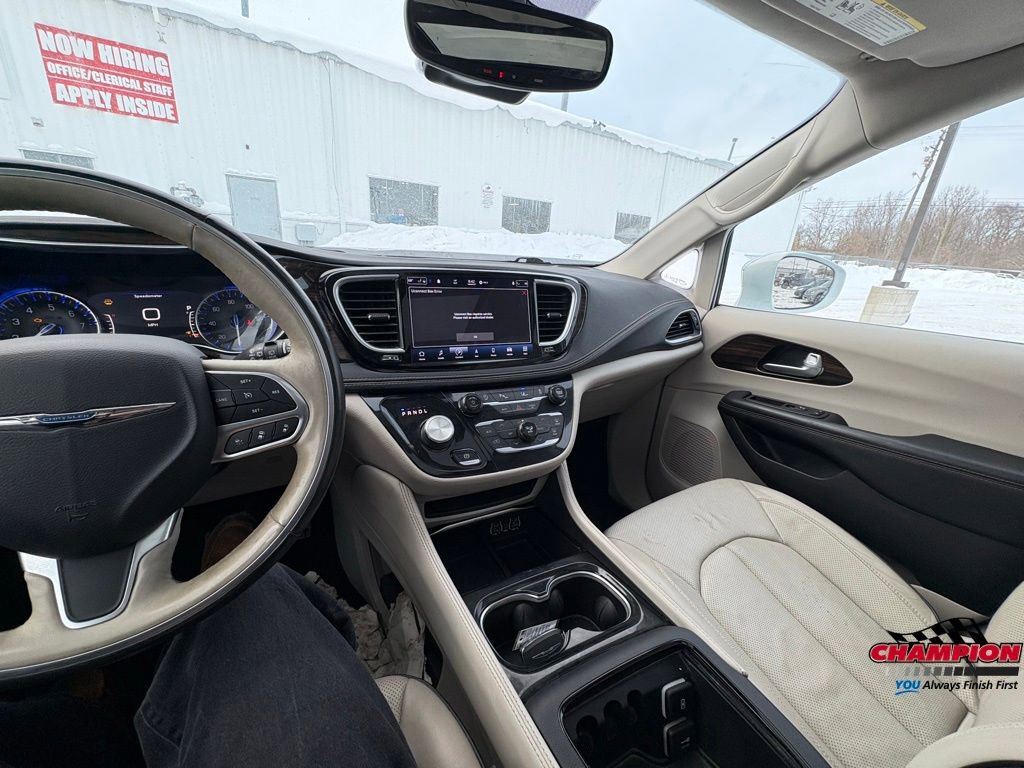 Used 2021 Chrysler Pacifica Limited image 19