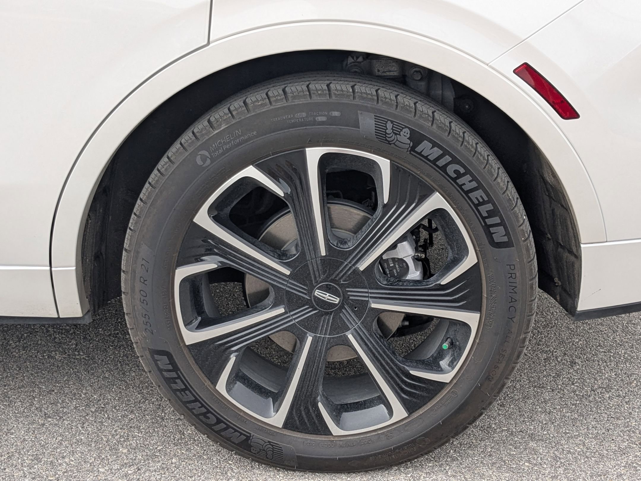 Used 2025 Lincoln Nautilus Reserve image 25