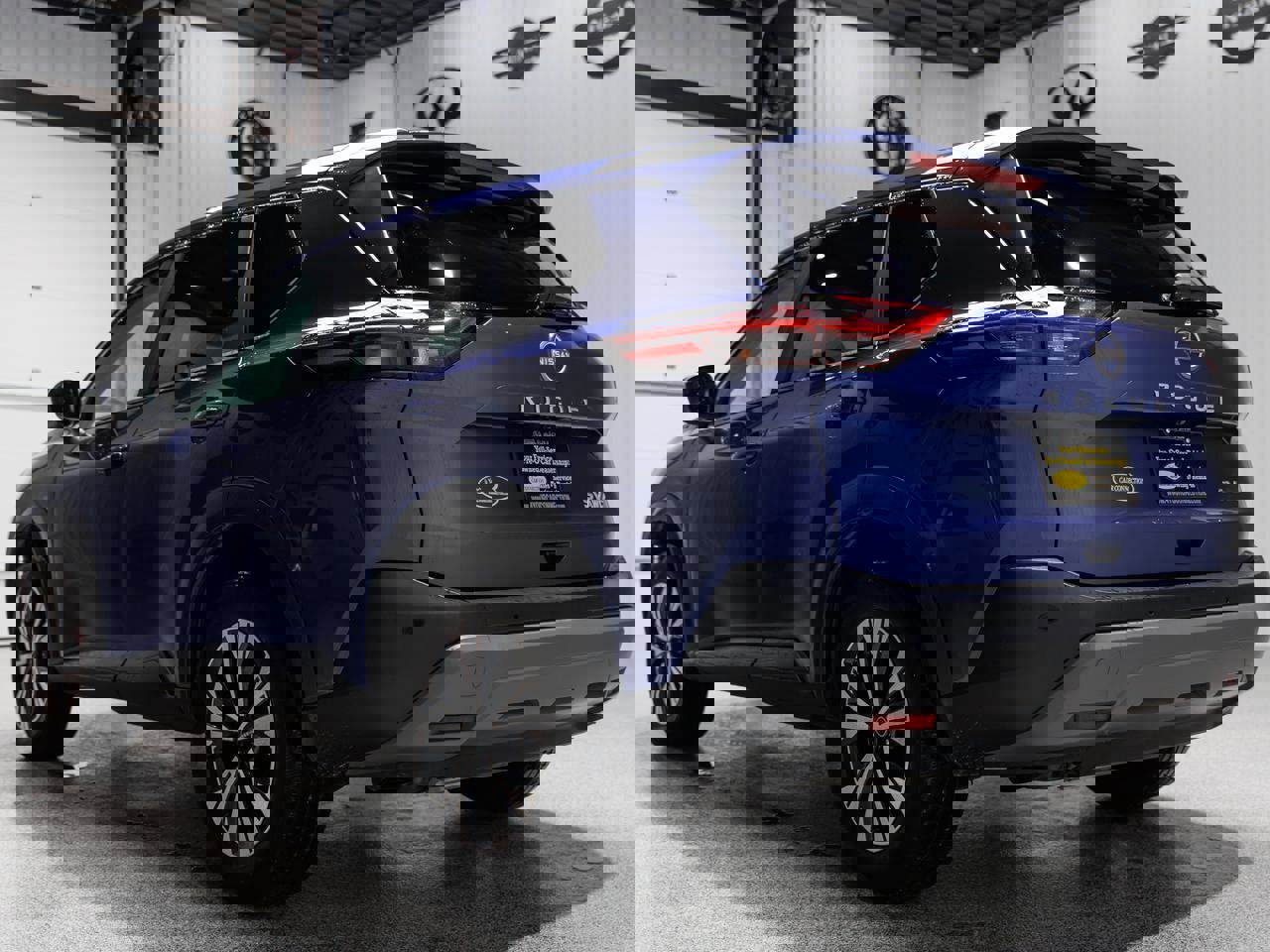Used 2023 Nissan Rogue SV image 4