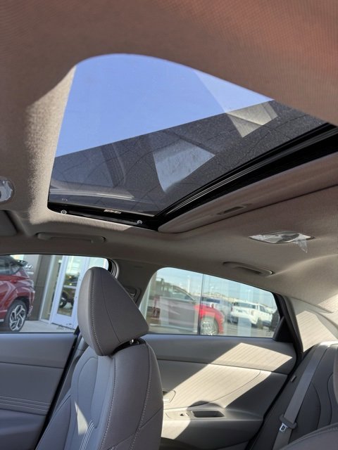 Used 2025 Hyundai Elantra SEL image 18