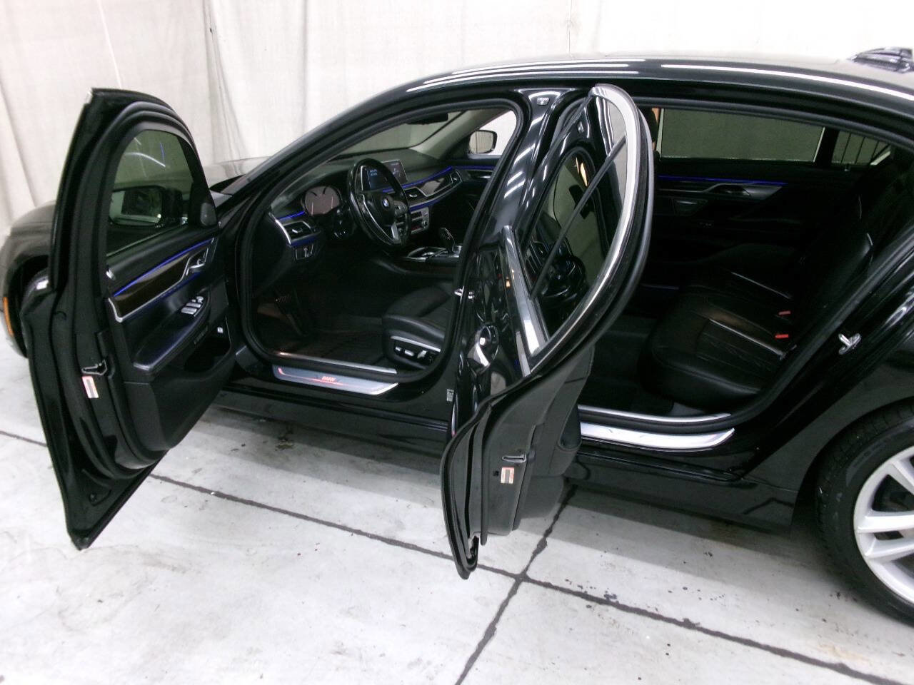 Used 2016 BMW 750i xDrive image 12