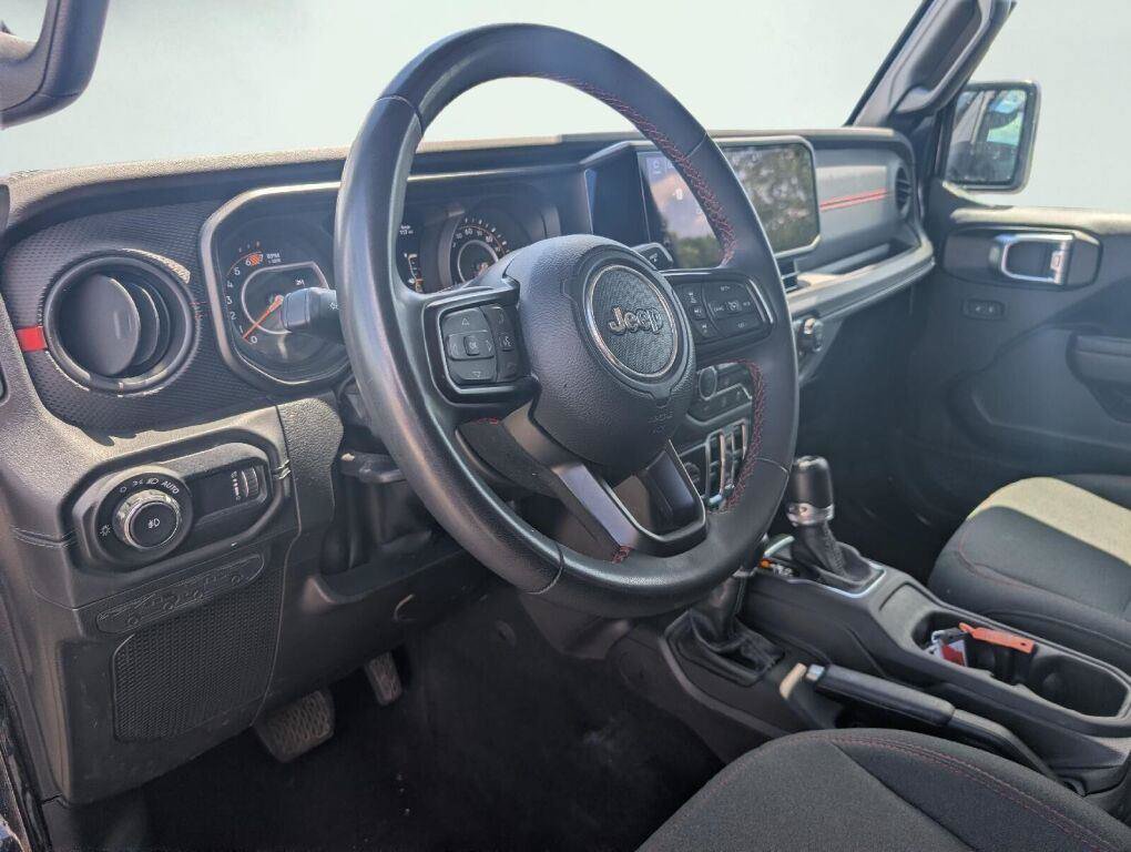 Used 2024 Jeep Wrangler Unlimited Rubicon AWD/4WD image 30