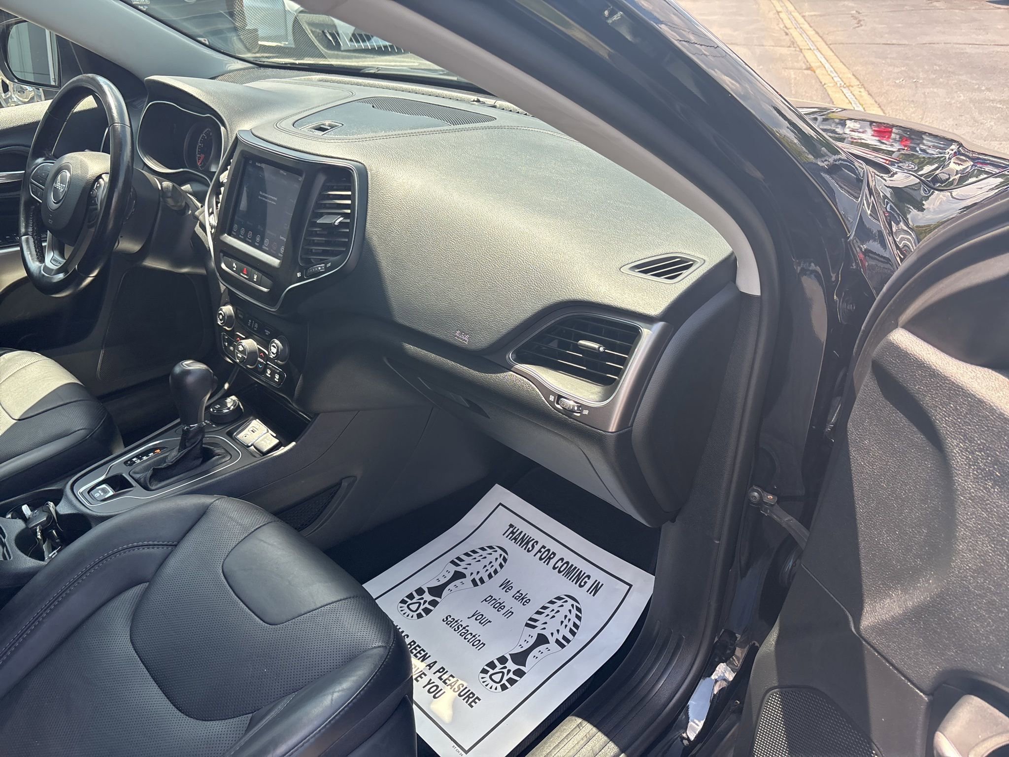 Used 2021 Jeep Cherokee Latitude Lux w/ Comfort/Convenience Group image 17