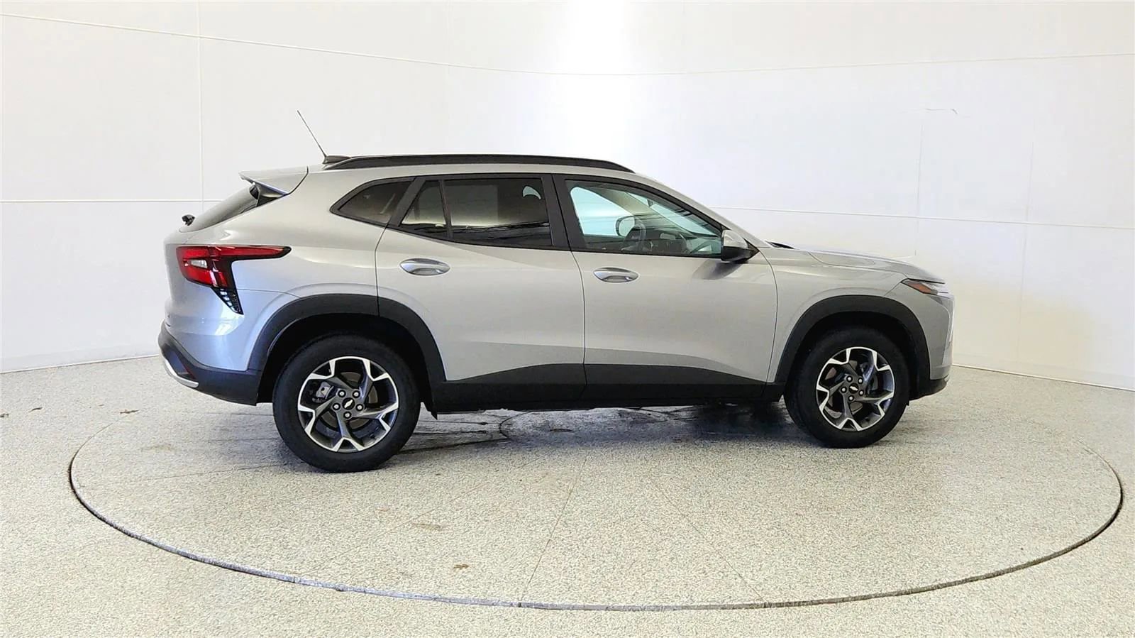 Used 2024 Chevrolet Trax LT w/ Driver Confidence Package FWD image 8