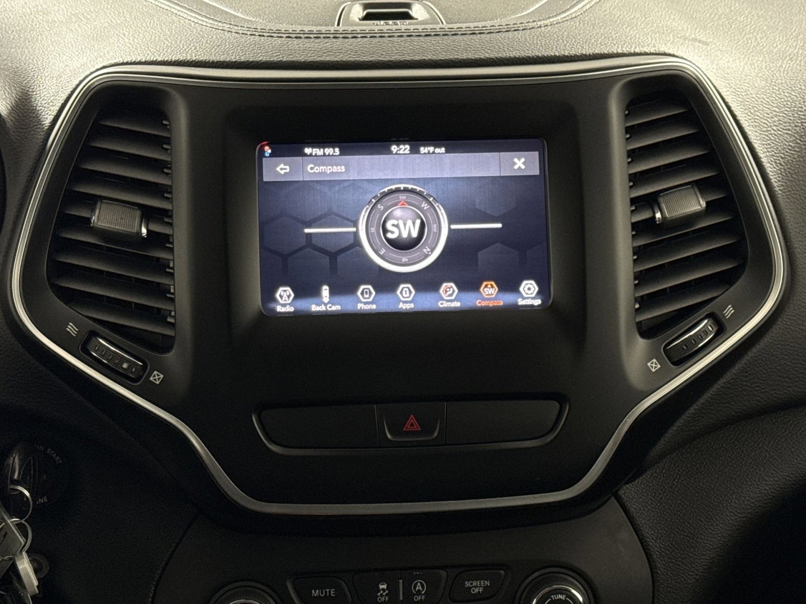 Used 2020 Jeep Cherokee Latitude FWD image 20