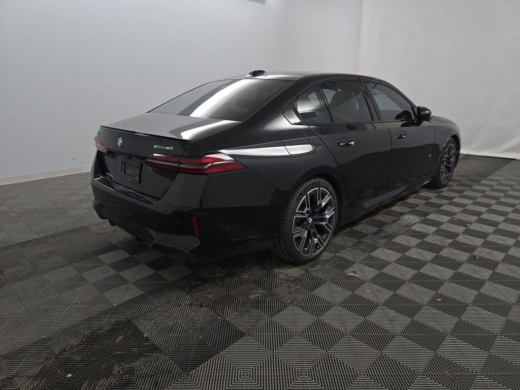 Used 2025 BMW i5 eDrive40i w/ Executive Package image 2