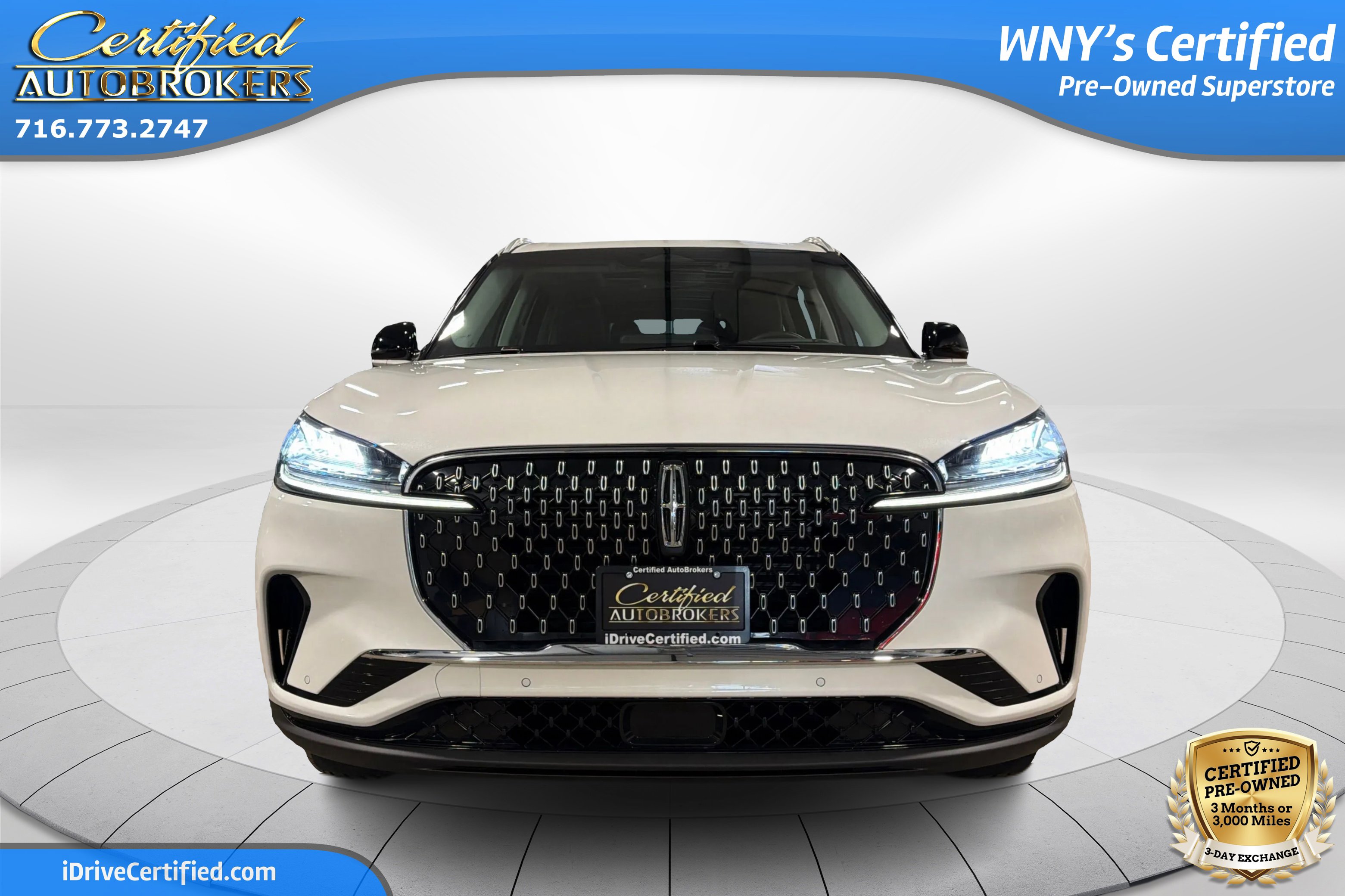 Used 2025 Lincoln Aviator AWD image 2