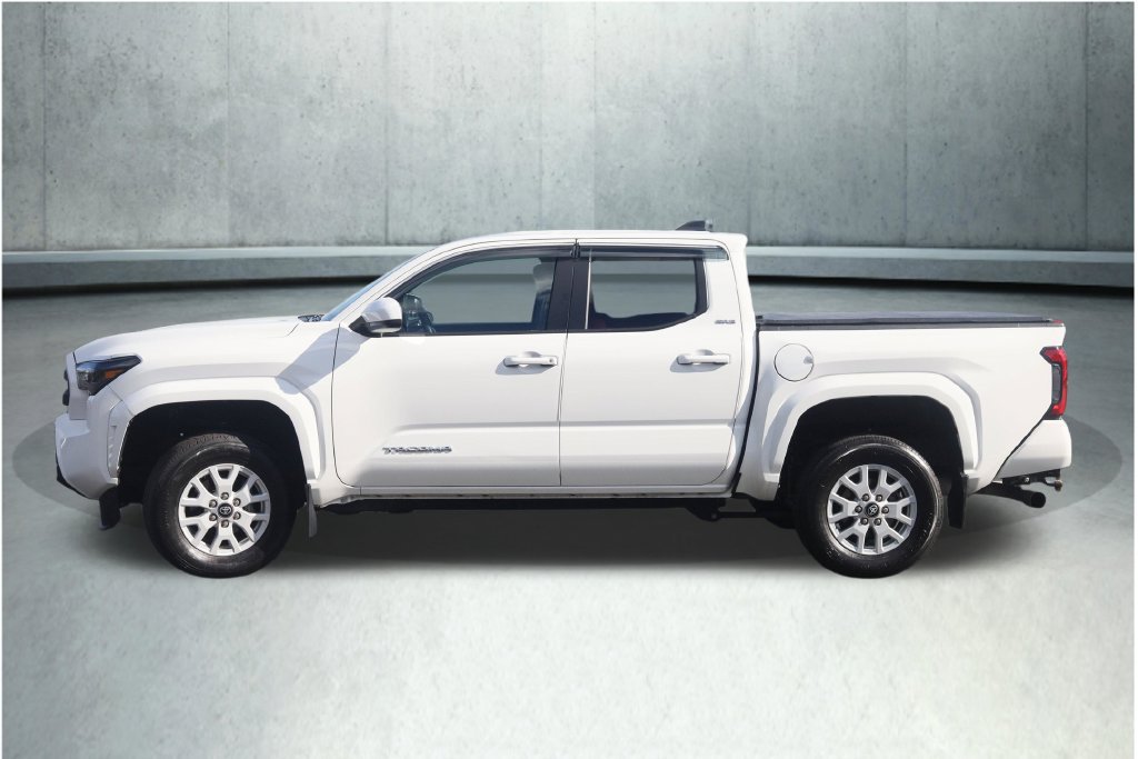 Used 2025 Toyota Tacoma SR5 AWD/4WD image 27