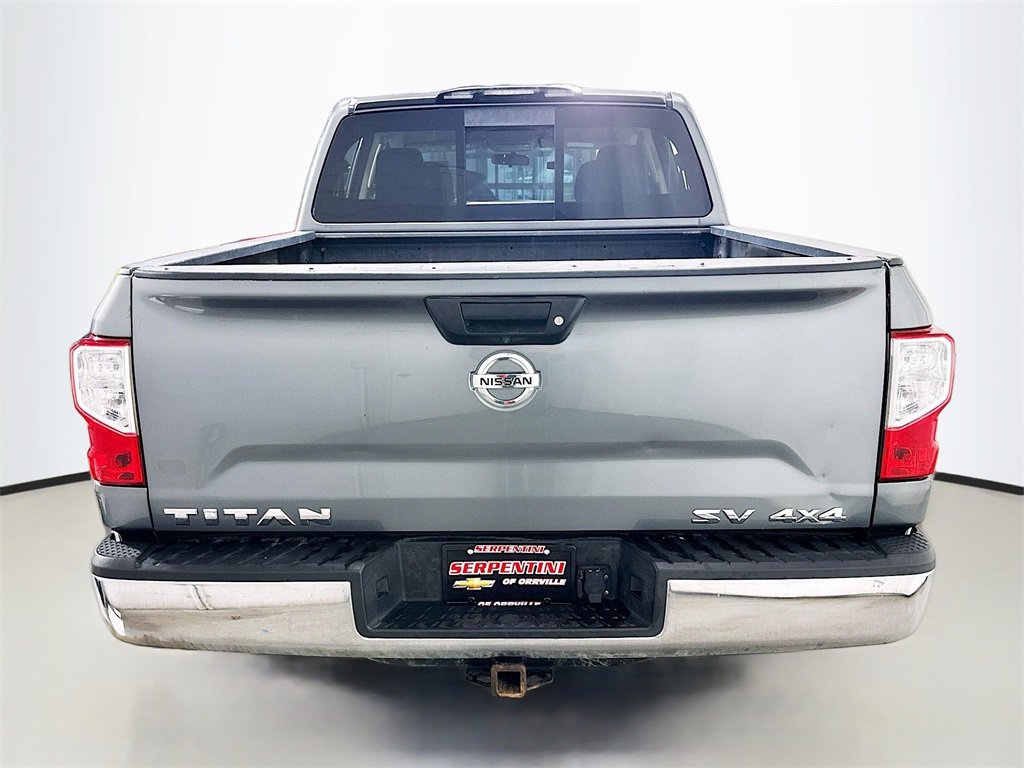Used 2018 Nissan Titan SV image 7