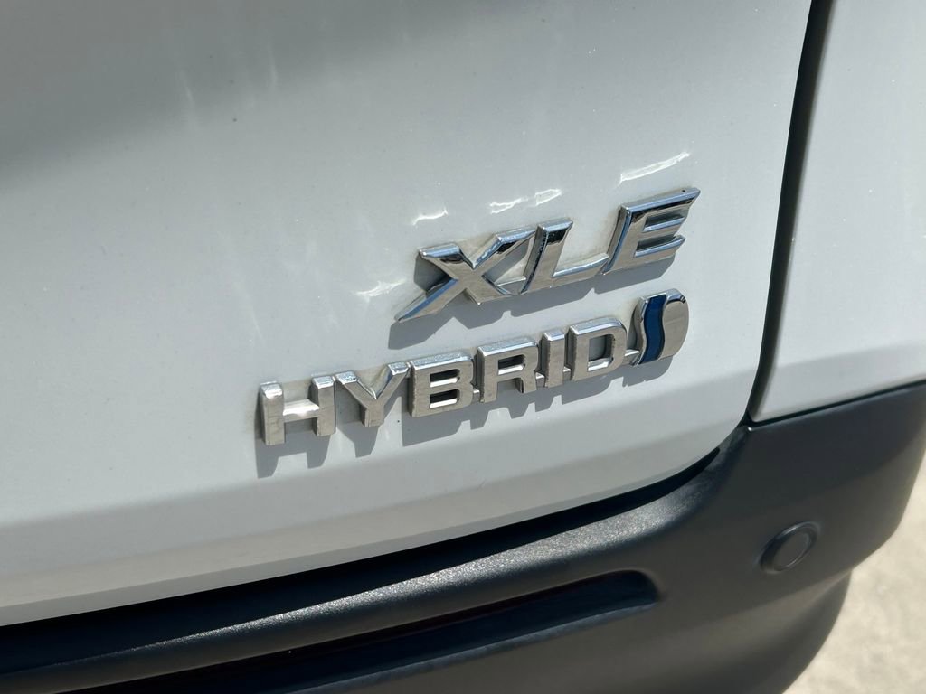 Used 2023 Toyota Sienna XLE FWD image 13