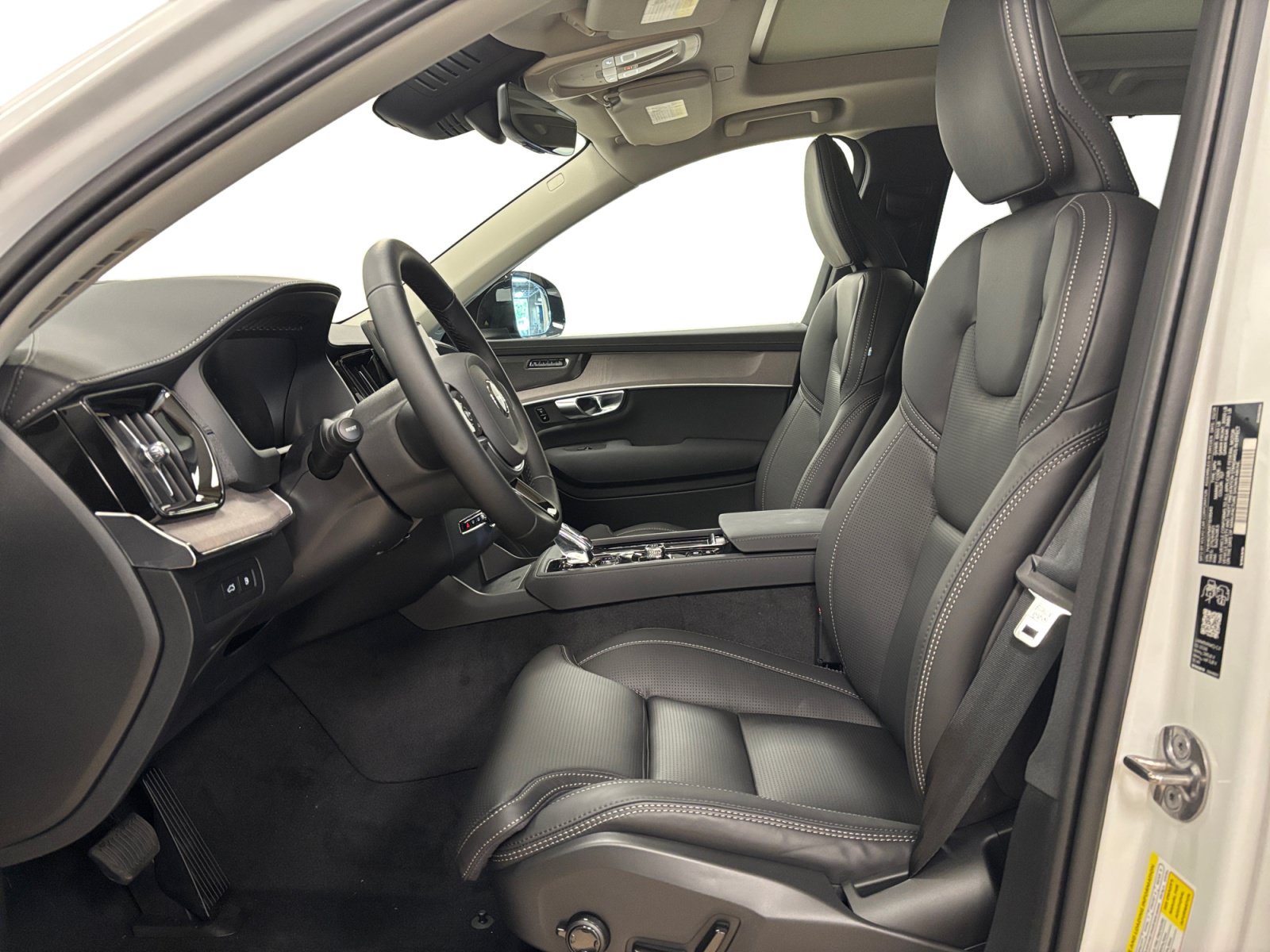 New 2026 Volvo XC90 T8 Ultra w/ Protection Package AWD/4WD image 11