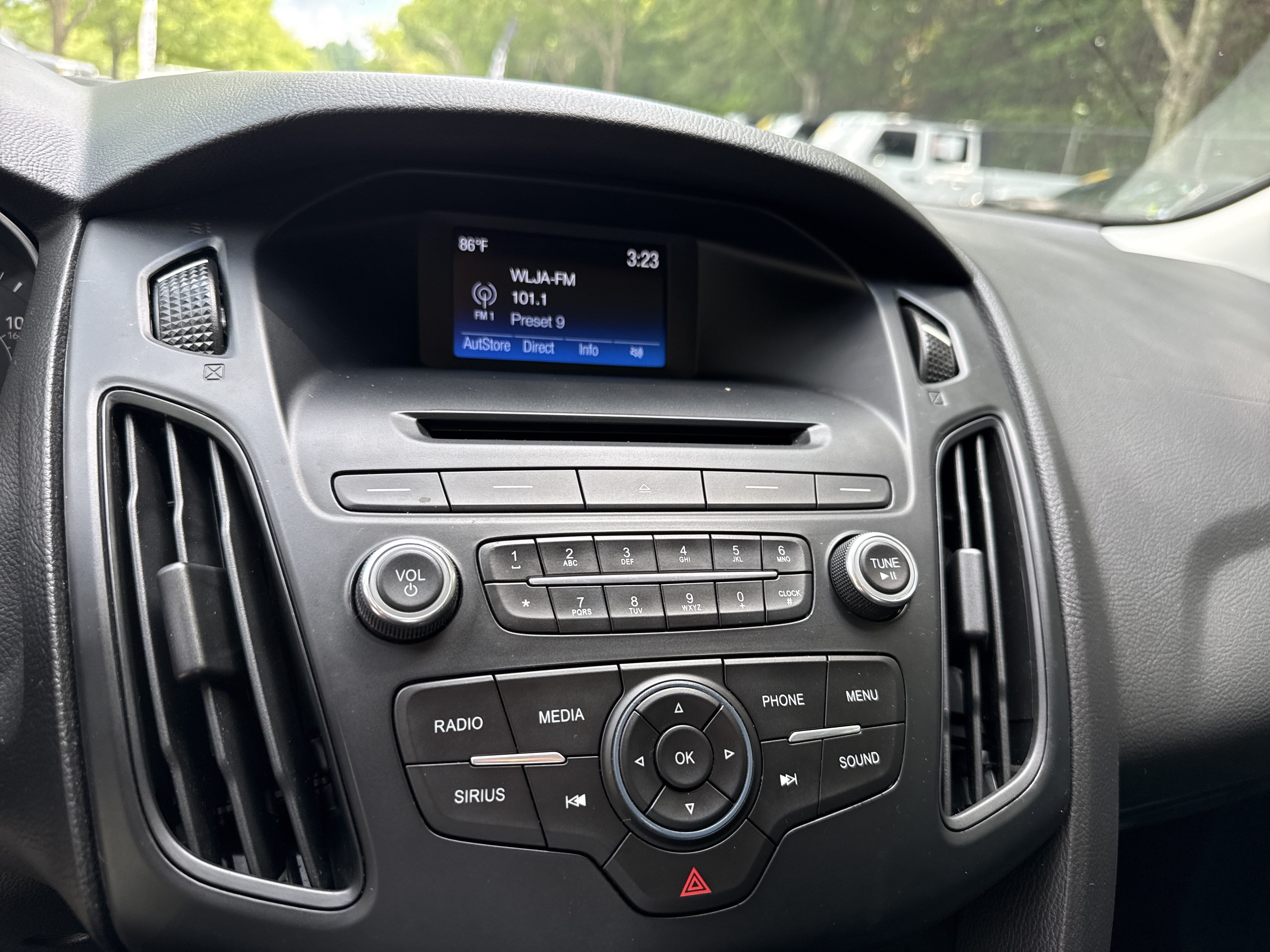 Used 2016 Ford Focus SE w/ SE Power Seat Package FWD image 27