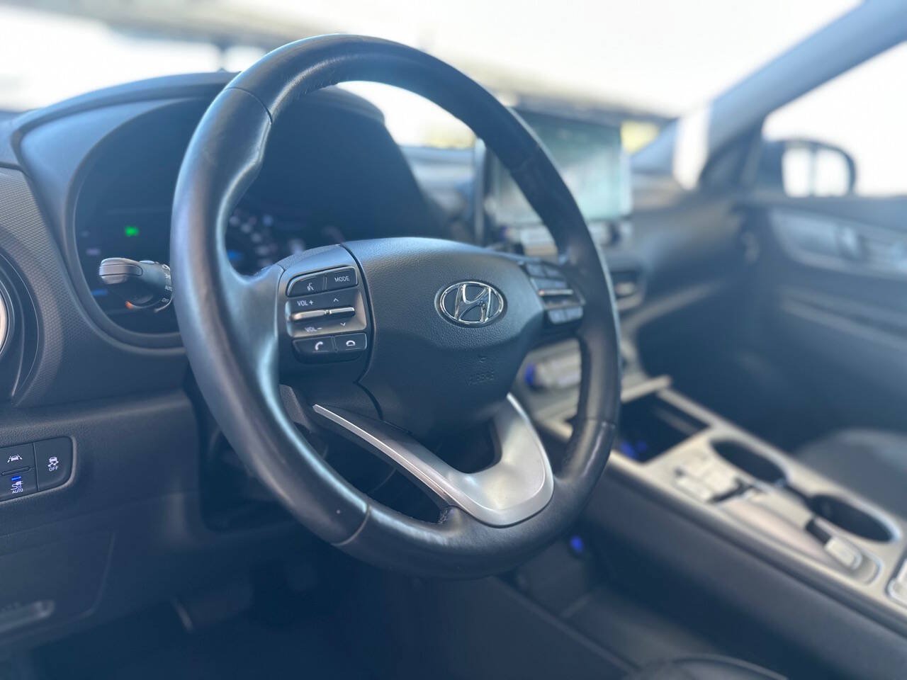 Used 2020 Hyundai Kona Ultimate w/ Cargo Package FWD image 13